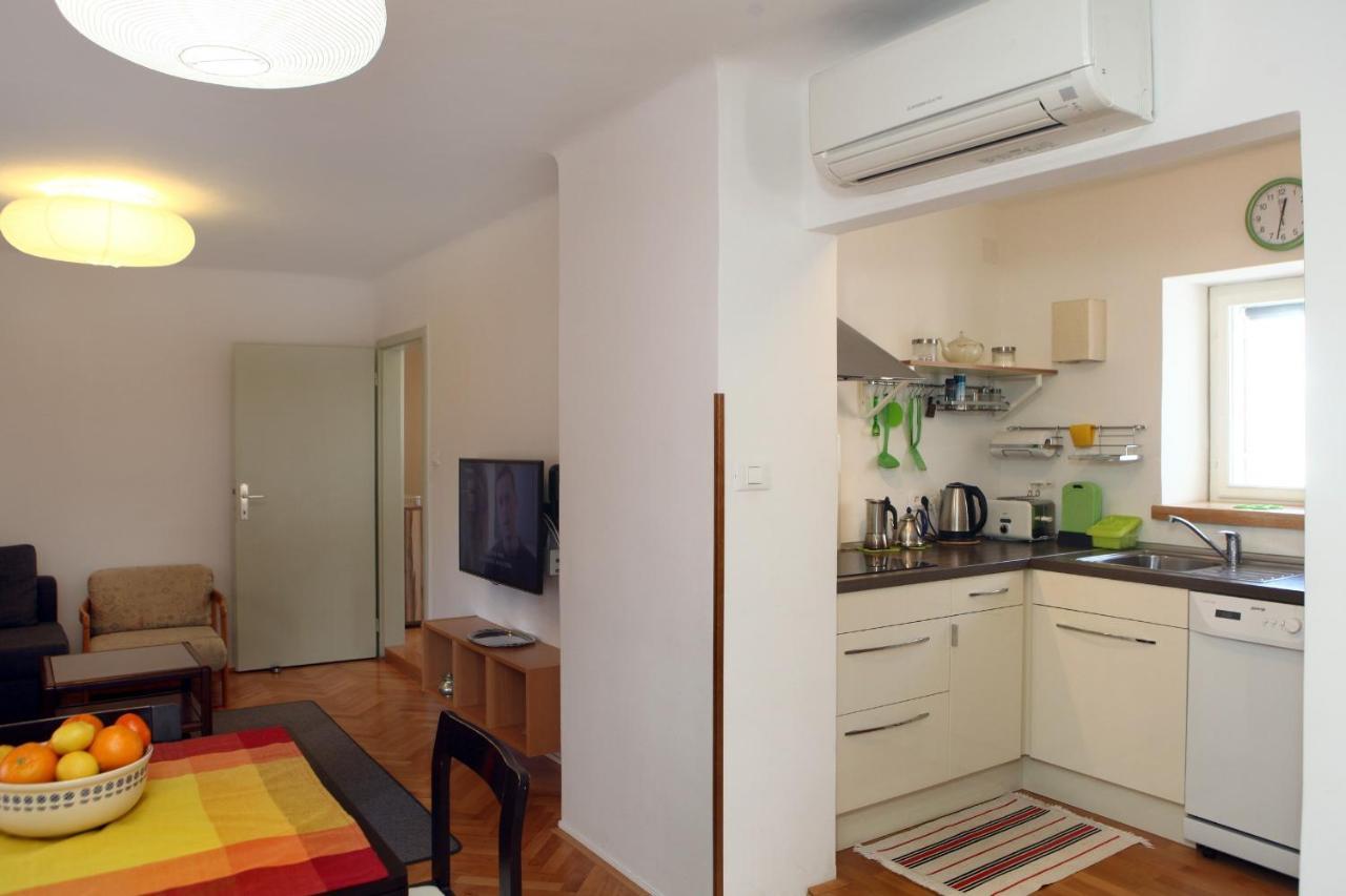 Spacious Piran Central Apartment For 5 Pax Bg Exterior photo